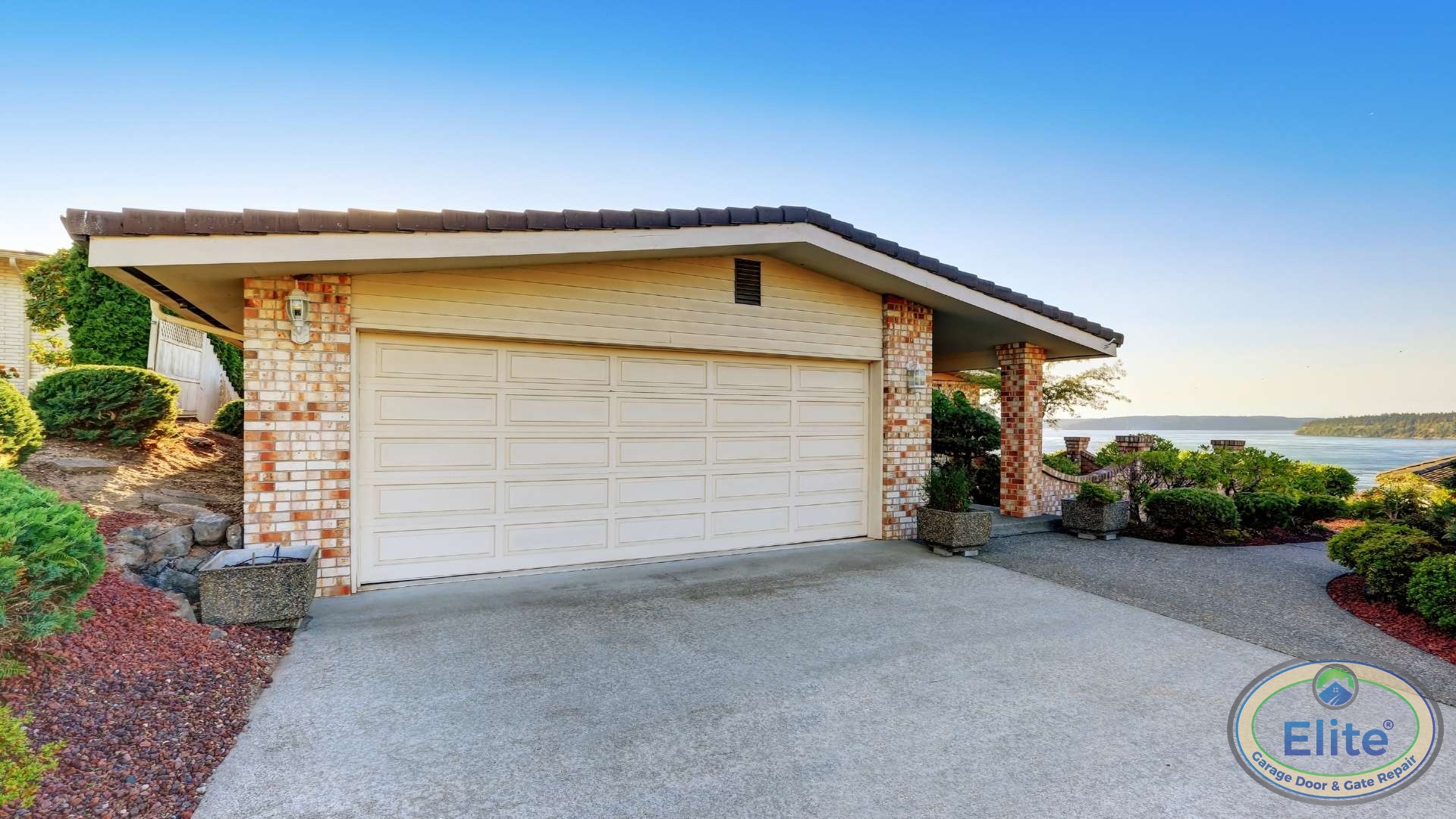 Why Garage Doors Get Noisy in Lynnwood Homes - How to Lubricate Your Garage Door for Quiet Operation